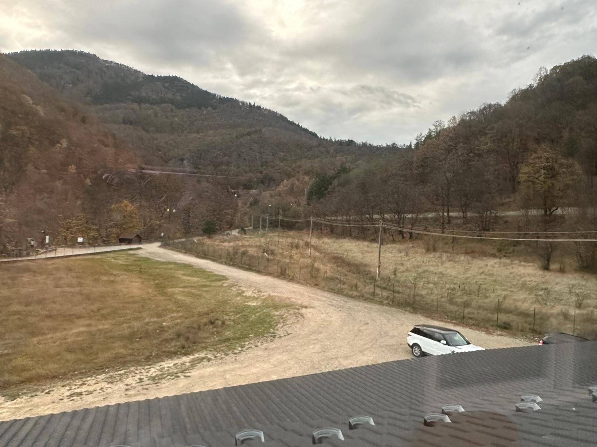Pensiunea Cascada Putnei Lepşa Exterior foto